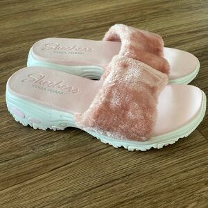 Skechers womens D'lites - Double Date chunky platform fuzzy faux fur pink Sz 11